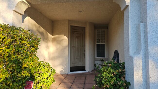 Foto del edificio - 5012 Crest Dr