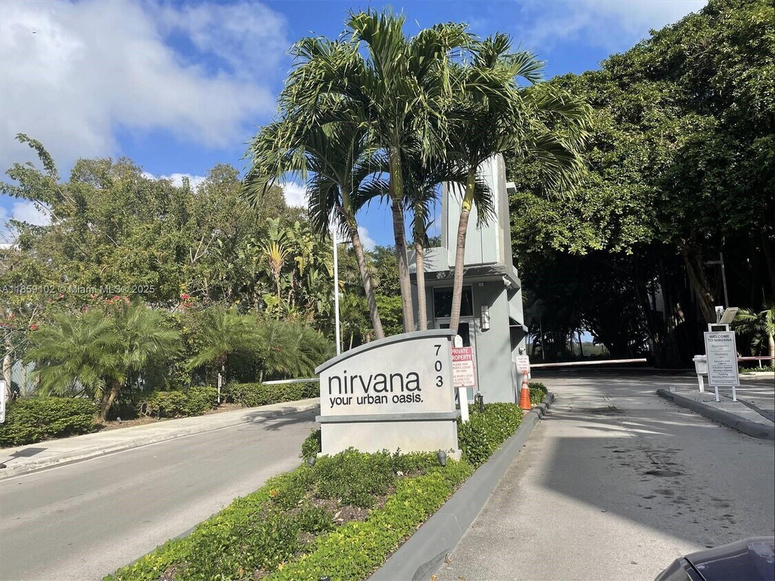 Foto principal - 750 NE 64th St