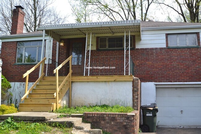 Building Photo - Great Colerain house with 3 Bedrooms, a Ga...