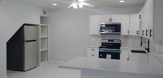 Foto del edificio - 13918 Folkestone Cir