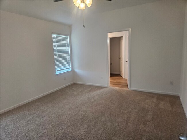 Foto del edificio - 826 Coffee Ml Ln