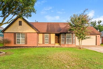 Building Photo - 6935 Amanda Dr N