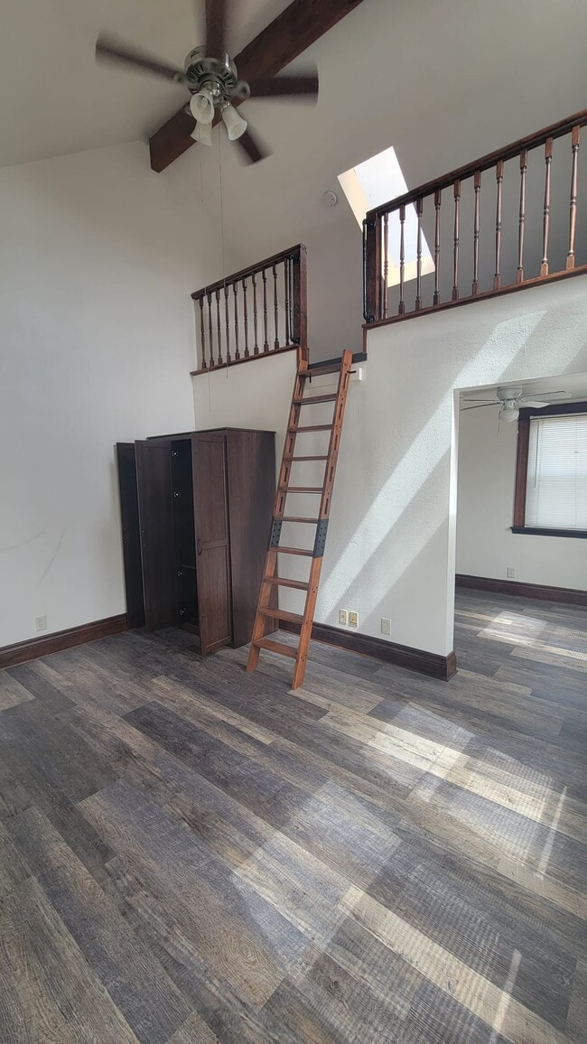 Building Photo - 507 Rose Ave