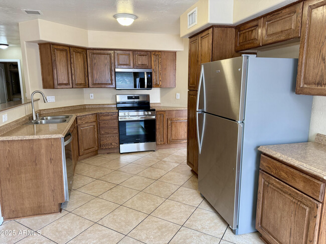 Building Photo - 4301 E Graythorn Ave