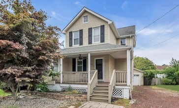 Building Photo - 327 Roosevelt Ave