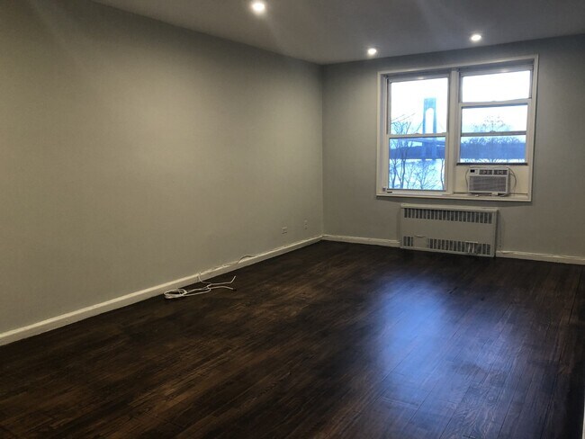 Foto del edificio - 9801 Shore Rd