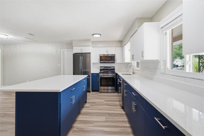 Foto del edificio - 2465 Brentwood Dr