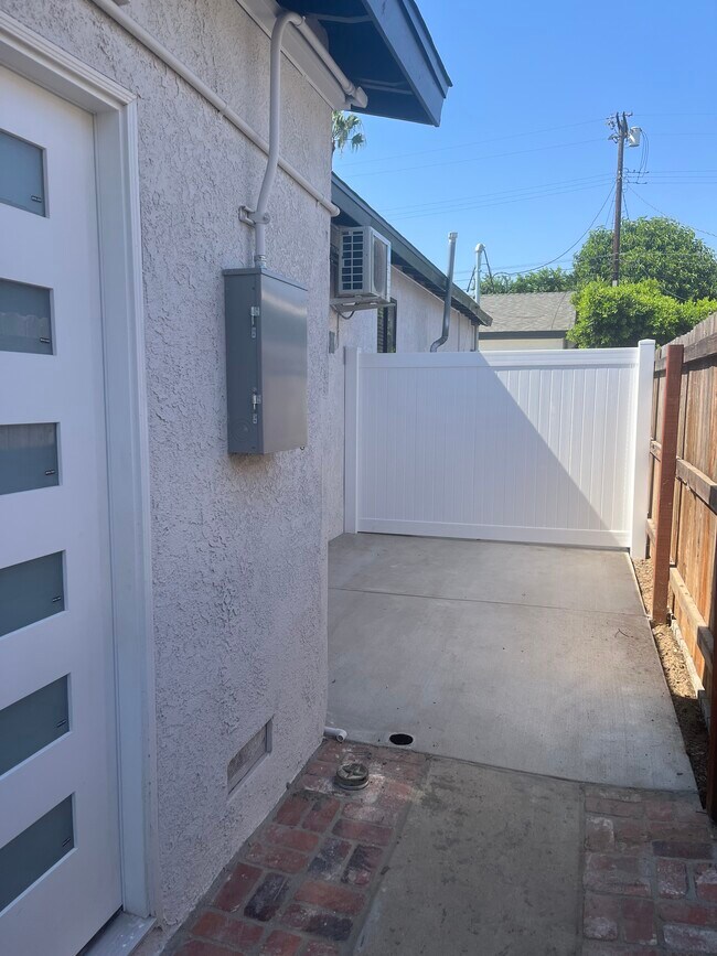 entrada principal/patio - 15853 Stare St