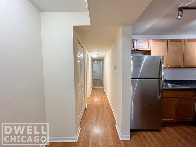 Foto del edificio - 3045 W Logan Blvd