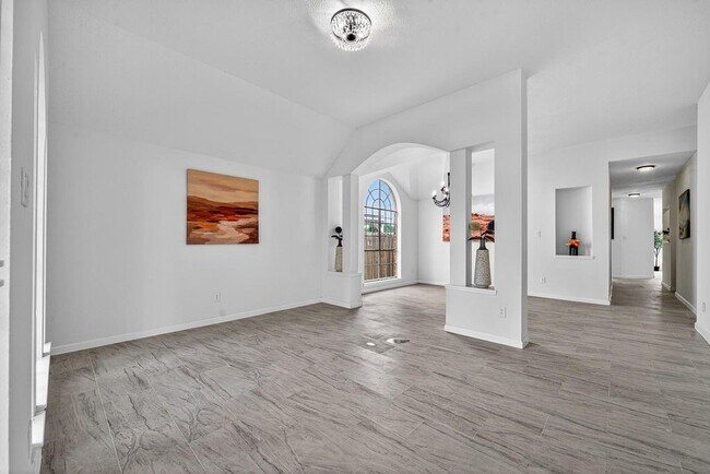 Foto del edificio - 16119 Mission Glen Dr