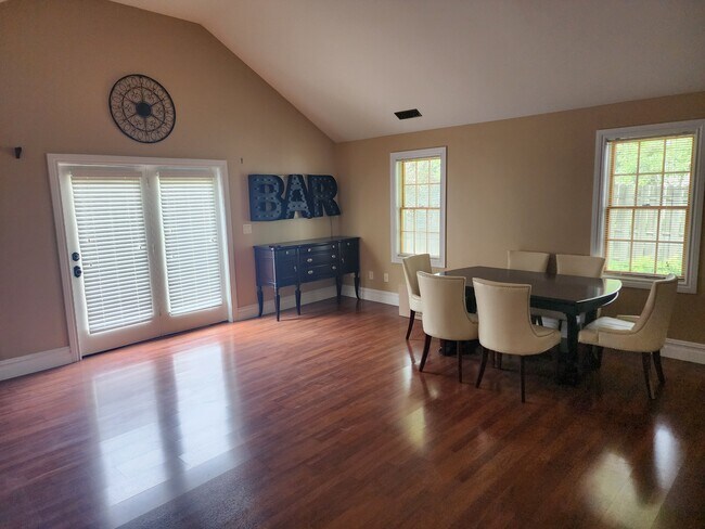 Building Photo - 118 Arend Ave