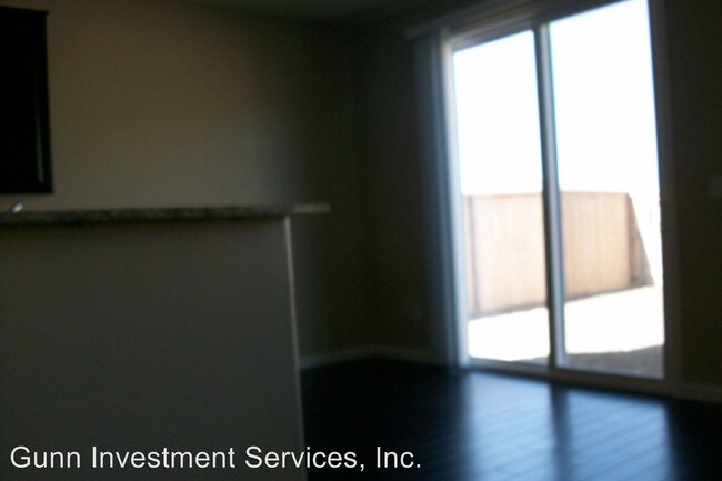 Building Photo - 10896 Oakhaven Dr