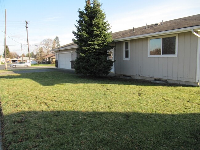 Building Photo - 516 E Wedgewood Ave