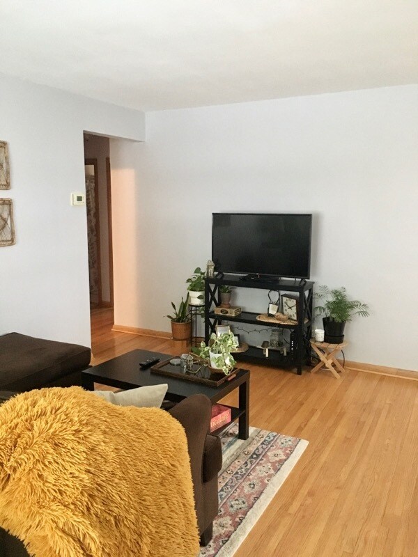 Sala de estar - 6211 France Ave S