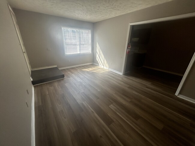 Building Photo - 276 Greenfield Dr