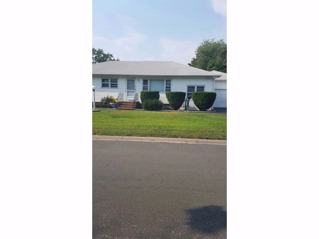 Primary Photo - 12 Bayside Ave