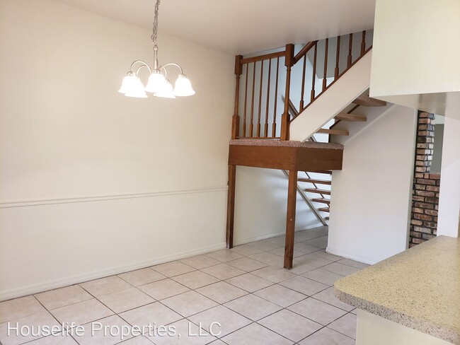 Building Photo - 2 br, 1.5 bath House - 3360 Eastwood Dr