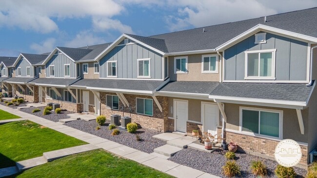 Building Photo - First Three Months $999 only! Stylish, 2-S...