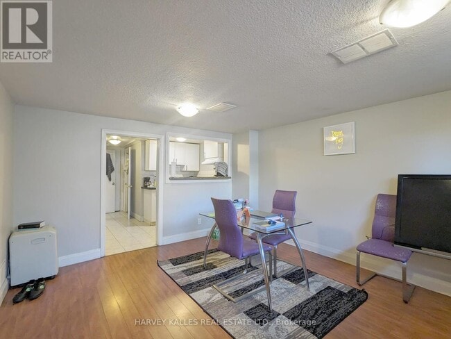 Building Photo - 242 Robina Ave