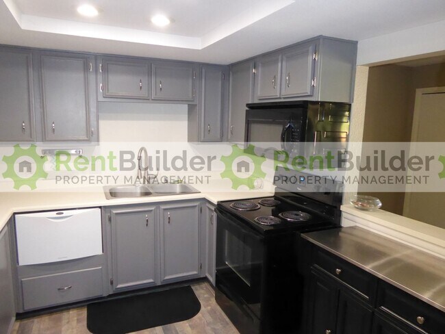 Building Photo - Lease Pending - Please apply at your own d...
