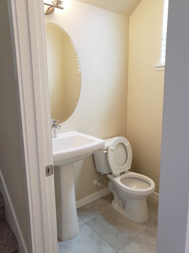 Foto del edificio - Beautiful Newer Development home!! In Elk ...