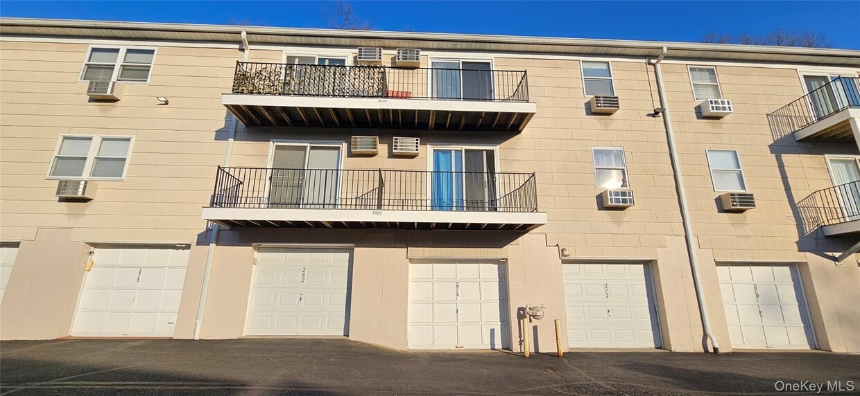 Building Photo - 276 Parkside Dr