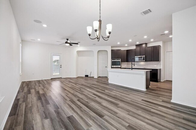 Building Photo - 4701 Colmar Dr