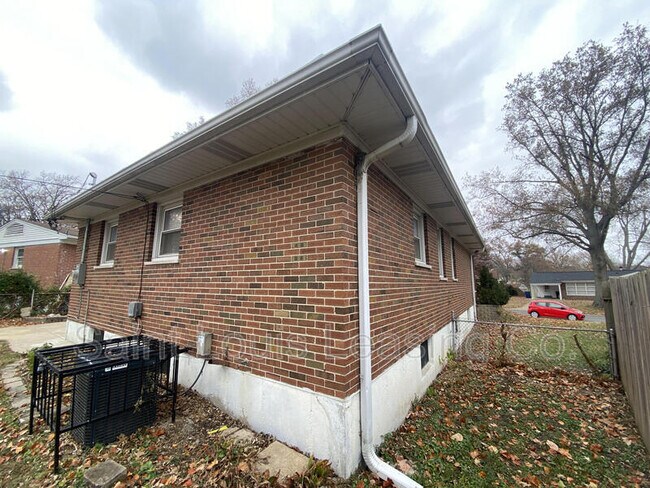 Foto del edificio - 50 St Edward Ln