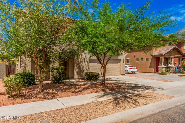 Foto del edificio - 14768 W Poinsettia Dr
