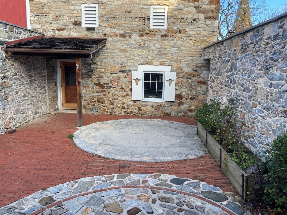 281 Brookmead Rd, Wayne, PA 19087 Apartments in Wayne, PA