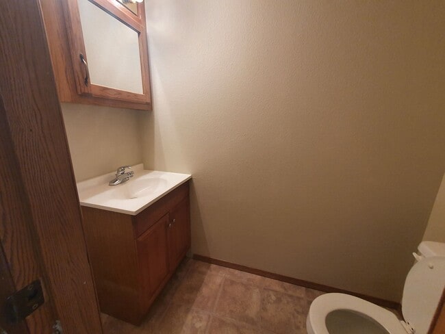 Building Photo - 20390 Skyview Dr