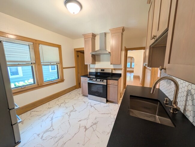 Building Photo - 2344 N 68th St