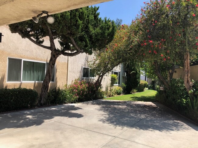 Walkway view - 115 N Myers St