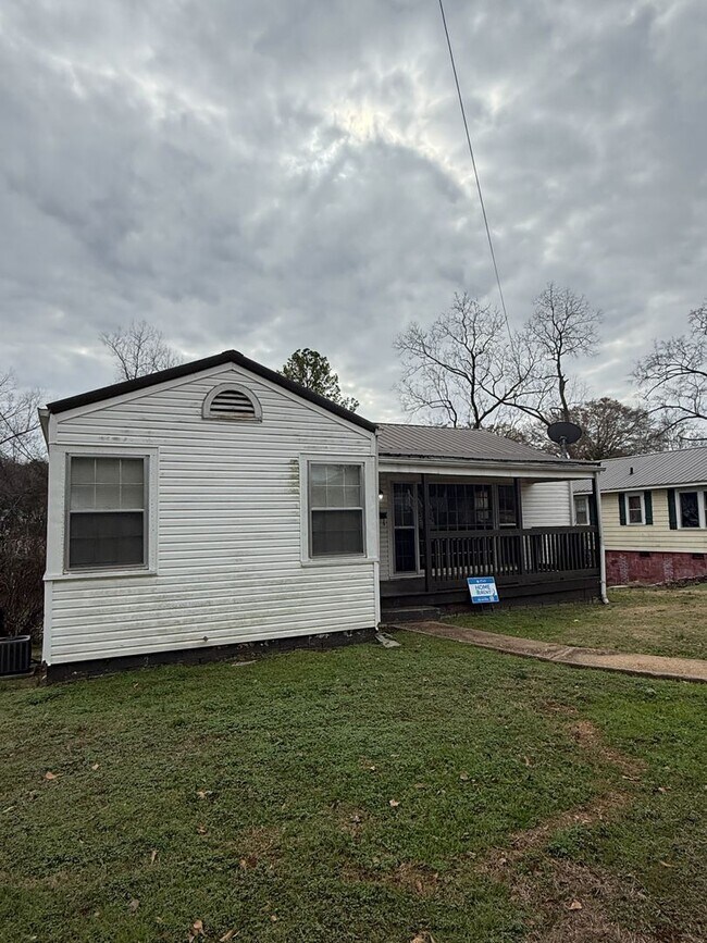Foto del edificio - MUST SEE!!  2 Bedroom, 1 Bath  Home in Talladega!
