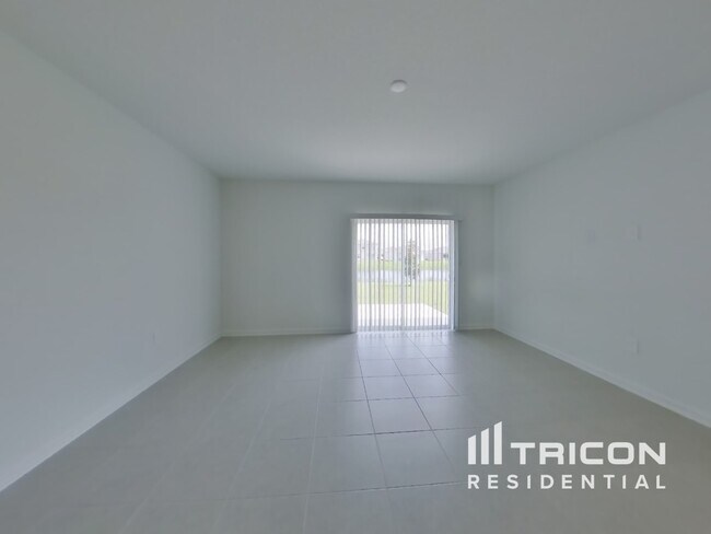 Building Photo - 5660 Gingham Dr