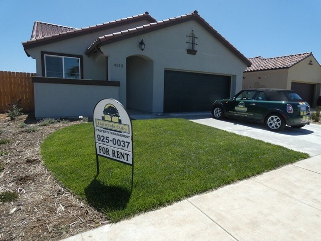 Primary Photo - Beautiful Nearly New Single Level Home