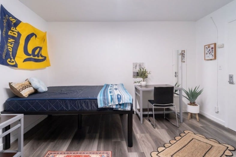 Foto principal - SHARED & PRIVATE Dorm Style Units Available at The Telegraph Commons! 2 blocks from UCB!