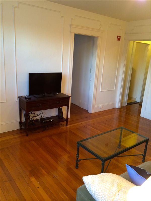 Foto del edificio - 1 br, 1 bath  - 385 Ives St 4
