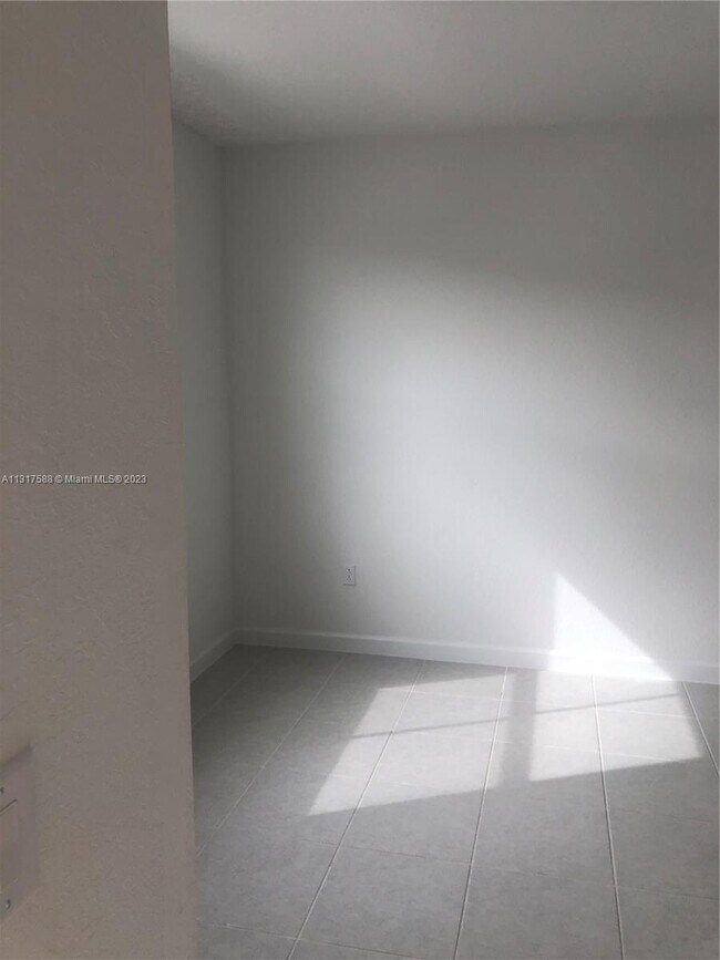 Foto del edificio - 12371 NW 23rd Ct