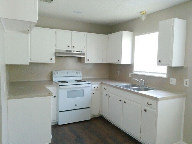 Foto del edificio - 1710 Sun Beam - 3/Bed 2/Bath - $1850/month