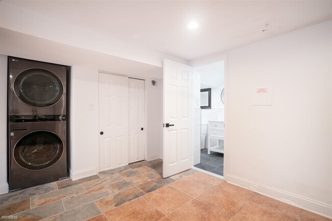 Foto del edificio - Studio, 1 bath Townhome - 619 Florida Aven...