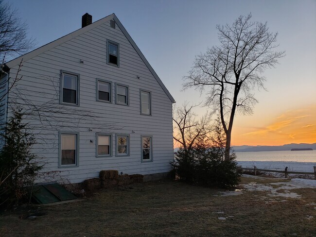 Building Photo - 38 Wright Ave