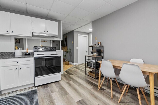 Foto del edificio - 127 Clearfield St