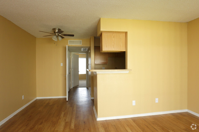 1 bedroom 579 sq ft. Downstairs - Driftwood Apartments - Galveston