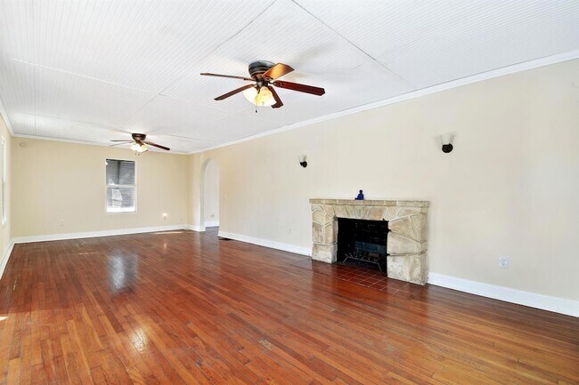 Foto del edificio - 310 Columbia Dr