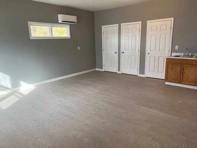 Building Photo - Adorable 1 bedroom 1 bath