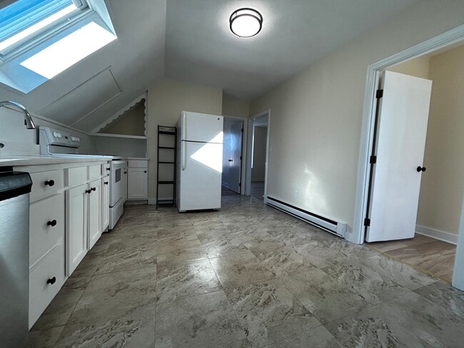 Building Photo - 53 Hale St