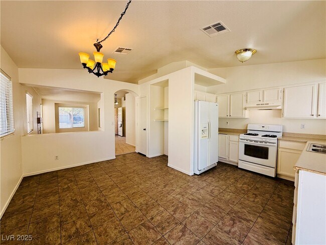 Building Photo - 9016 Dolente Ave