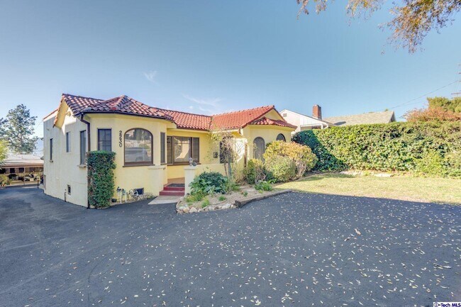 Foto del edificio - 2230 Montrose Ave