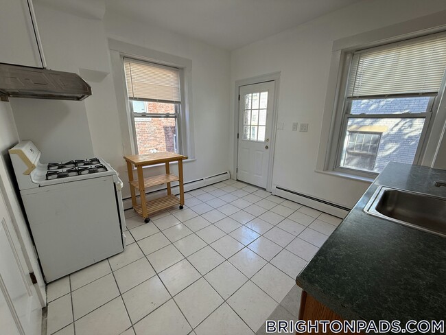 Building Photo - 47 Strathmore Rd